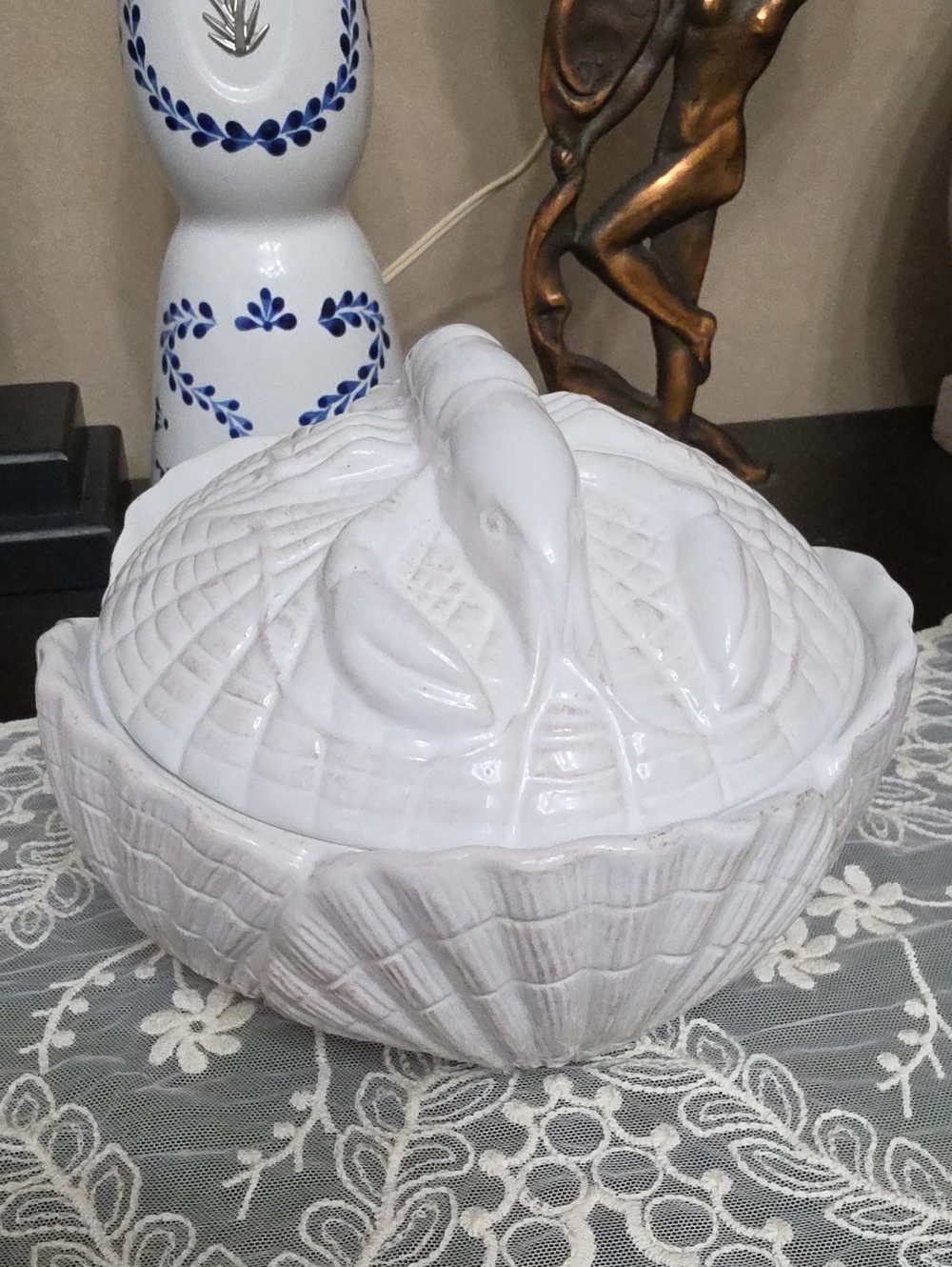 BLUE SKY CERAMICS LOBSTER ON LID COVERED VEGETABLE/SERVING BOWL SCALLOP 2007